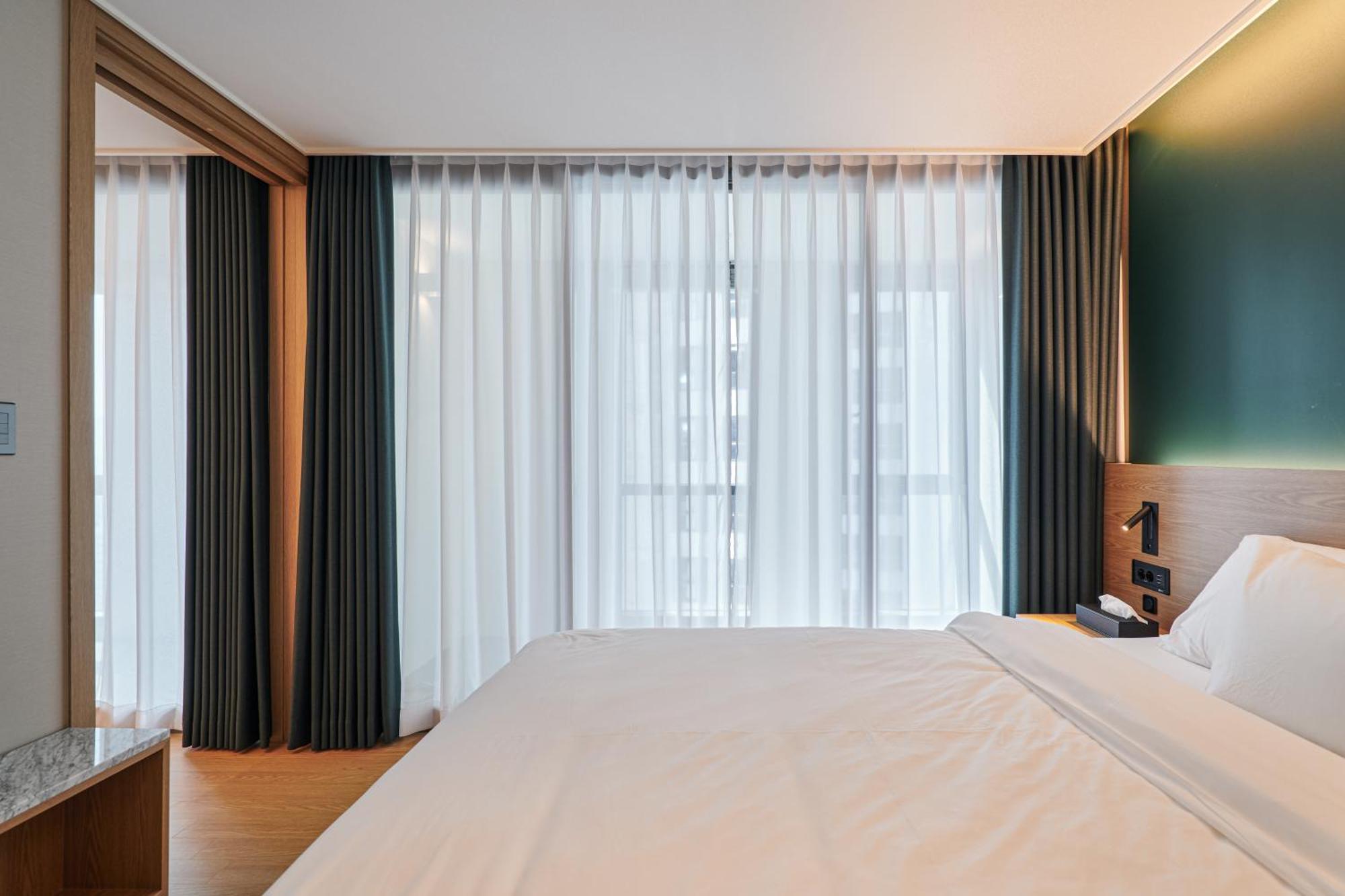 Sienna Ambassador Residence Busan Extérieur photo